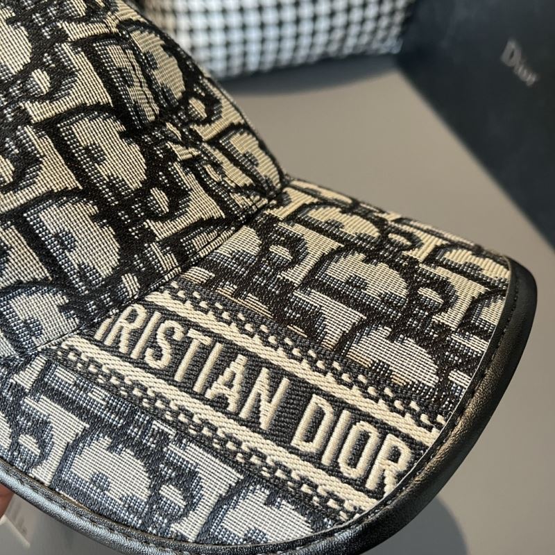 CHRISTIAN DIOR